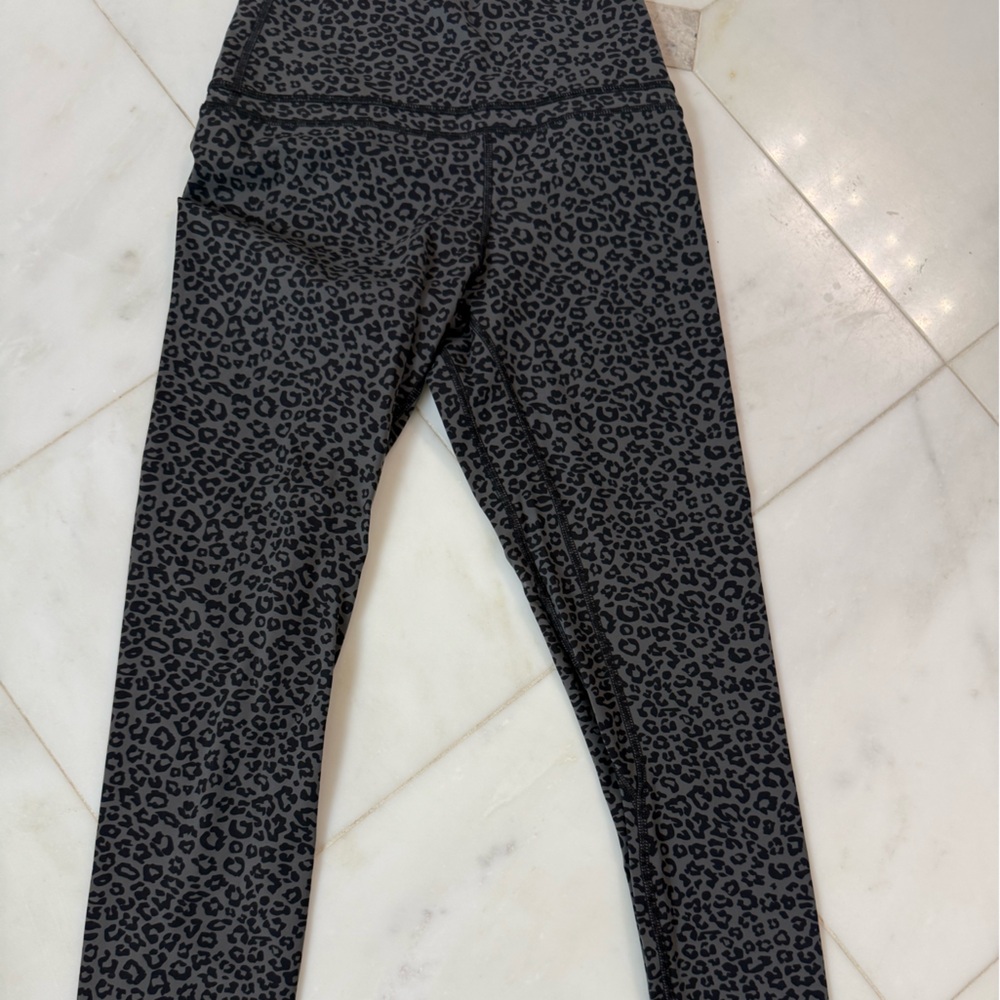 CRZ YOGA Charcoal Leopard Pattern Leggings